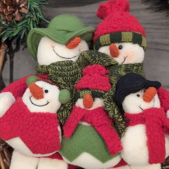 16" Merry Christmas Grapevine Wreath Plush Snowman Family Holiday Decor - Picture 2 of 13